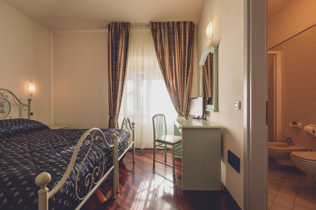 Albergo Ristorante Pasqui Rocca San Casciano Екстериор снимка