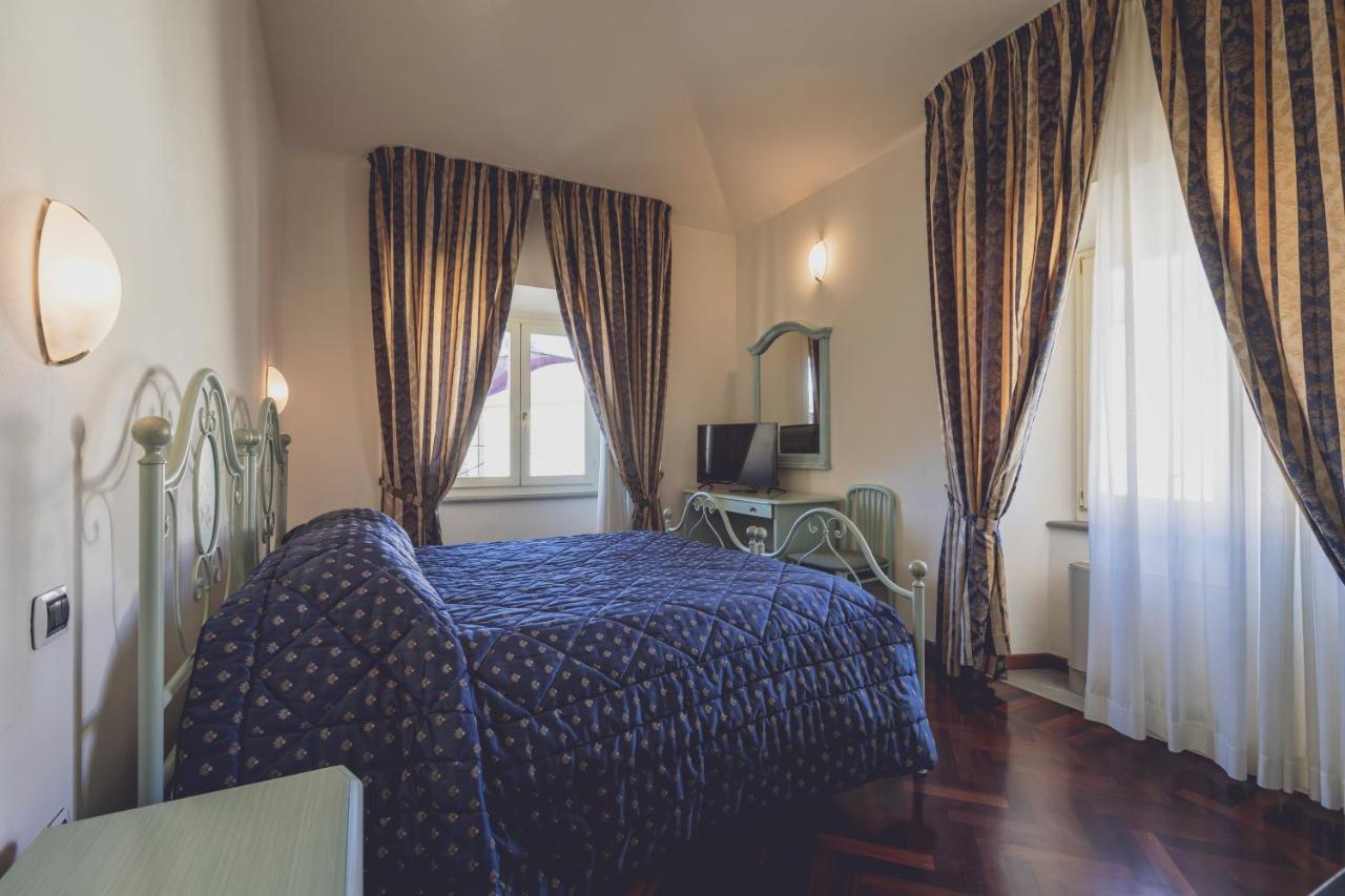 Albergo Ristorante Pasqui Rocca San Casciano Екстериор снимка